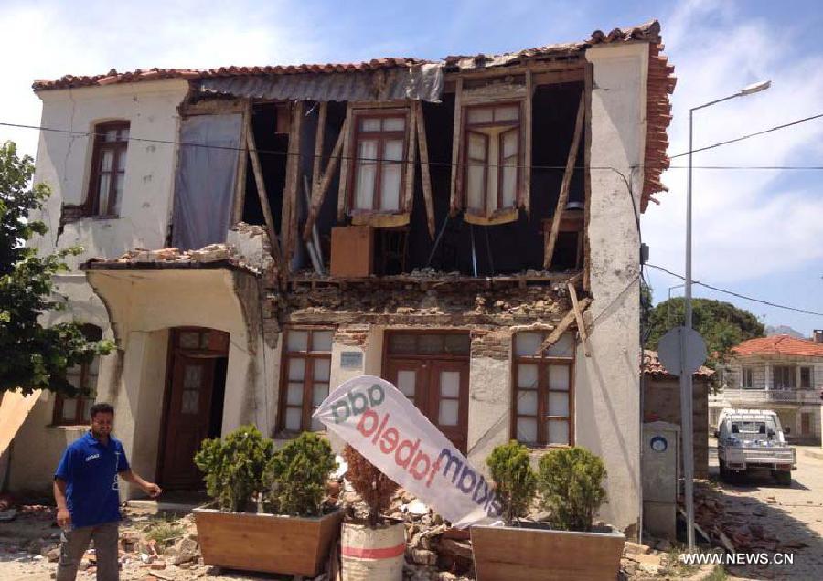 إصابة 266 شخصا في زلزال بغرب تركيا