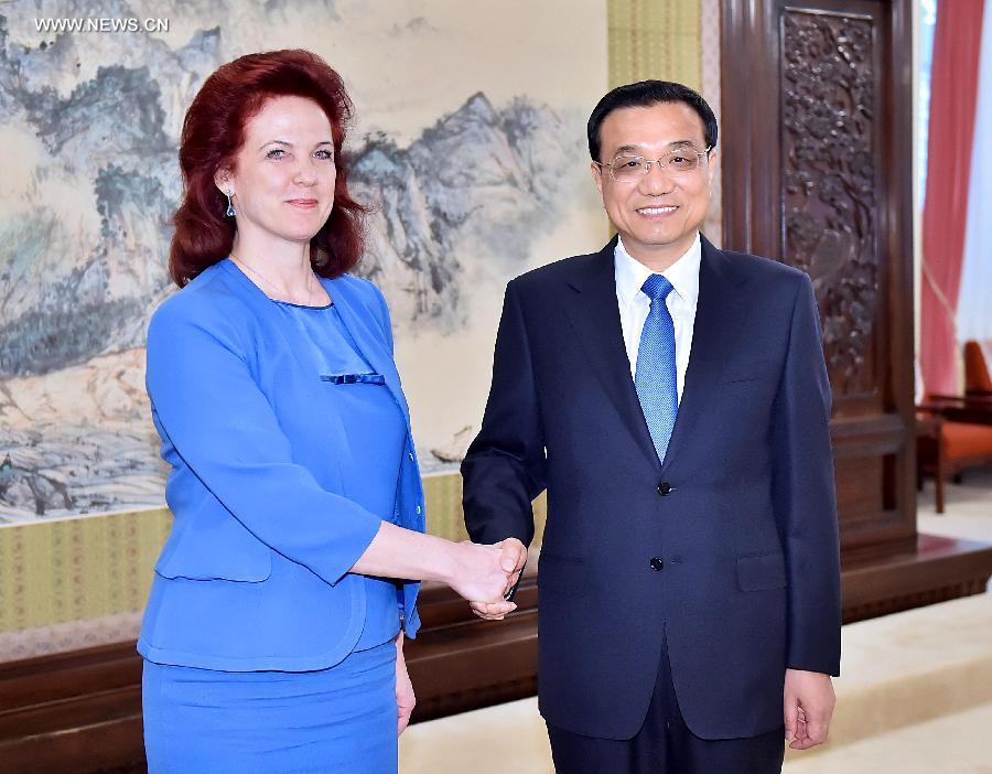 رئيس مجلس الدولة الصيني يتطلع لتوسيع نطاق التعاون مع لاتفيا 