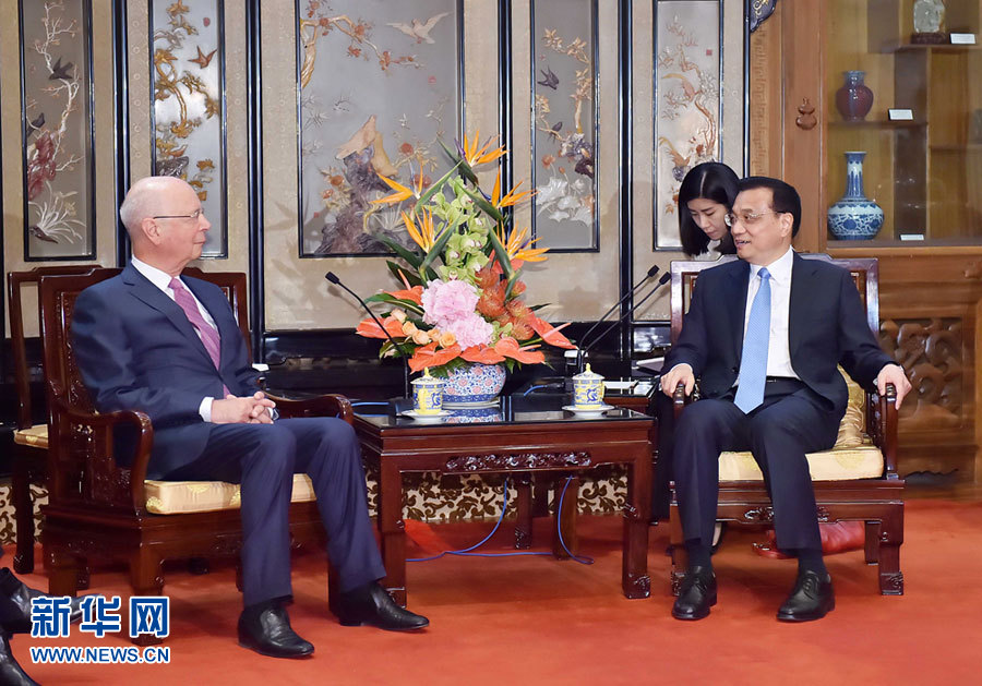 رئيس مجلس الدولة الصيني يلتقي مع المؤسس والرئيس التنفيذي للمنتدى الاقتصادي العالمي لمناقشة تعزيز العلاقات