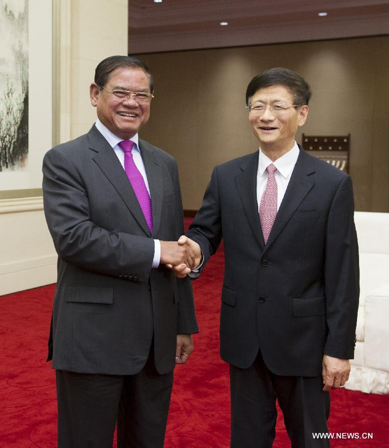 مسئول أمنى صينى كبير يجتمع مع نائب رئيس وزراء كمبوديا 