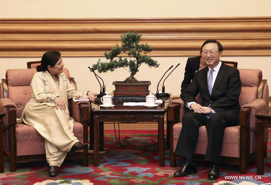 عضو بمجلس الدولة الصيني يجتمع مع مسؤول بالأمم المتحدة 