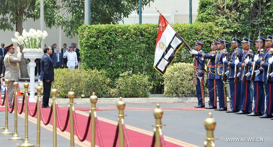 تقرير إخباري: السيسي يؤدي اليمين الدستورية رئيسا لمصر ويوقع وثيقة لتسلم السلطة