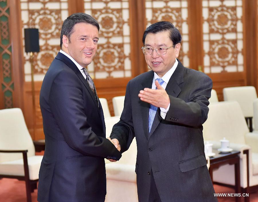 كبير المشرعين الصينيين يجتمع مع رئيس وزراء ايطاليا 