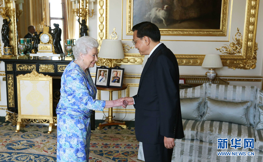 رئيس مجلس الدولة الصيني يتعهد بتعزيز التبادلات الثقافية مع بريطانيا