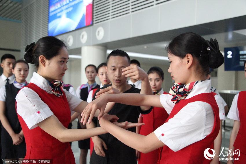 مضيفات الطيران فى تشنغدو الصينية يمارسن الملاكمة لمكافحة الإرهاب    