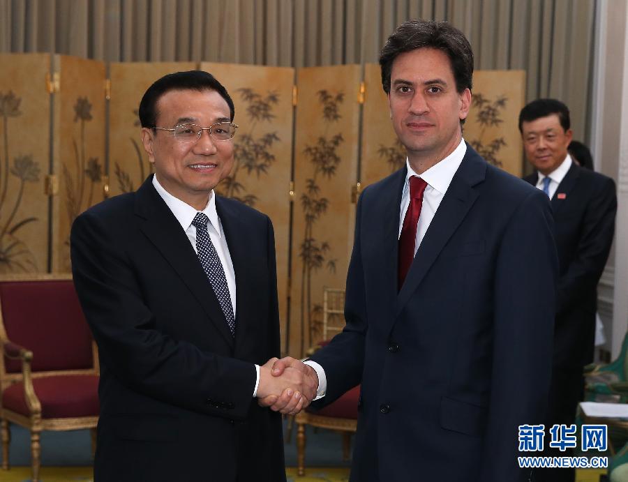 لي يحث على تعاون أوثق بين الصين وبريطانيا خلال اجتماع مع زعيم حزب العمال