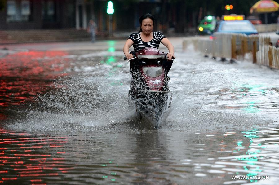 أمطار غزيرة تضرب وسط الصين وجنوبيها
