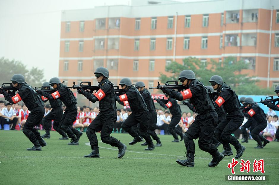 تشكيل أول قوات لمكافحة الإرهاب والشغب في جامعة صينية   