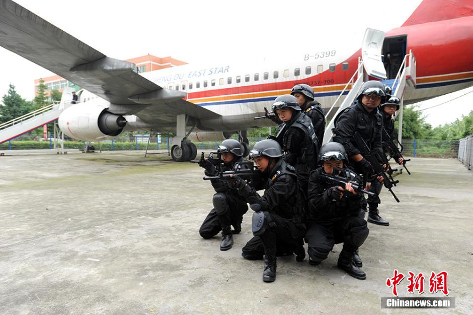 تشكيل أول قوات لمكافحة الإرهاب والشغب في جامعة صينية   