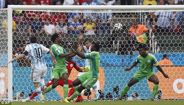 نيجيريا تتأهل للدور الثاني رغم الهزيمة 