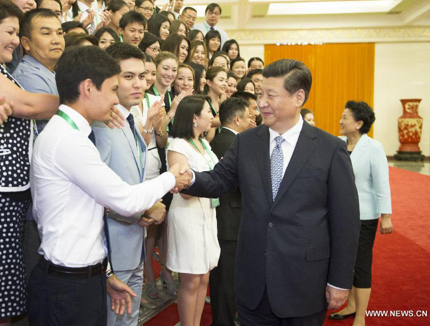 الرئيس الصيني يلتقي مع شباب قازاقستان
