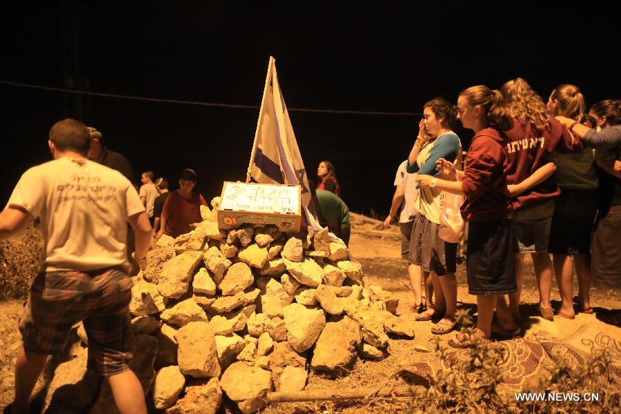 العثور على جثث الشبان الإسرائيليين الثلاثة قرب الخليل