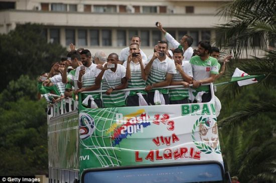 المنتخب الجزائري يتبرع بمنحة «المونديال» لغزة