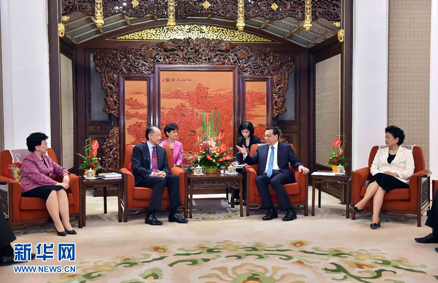 رئيس مجلس الدولة الصيني يجتمع مع رئيس البنك الدولي ومدير منظمة الصحة العالمية