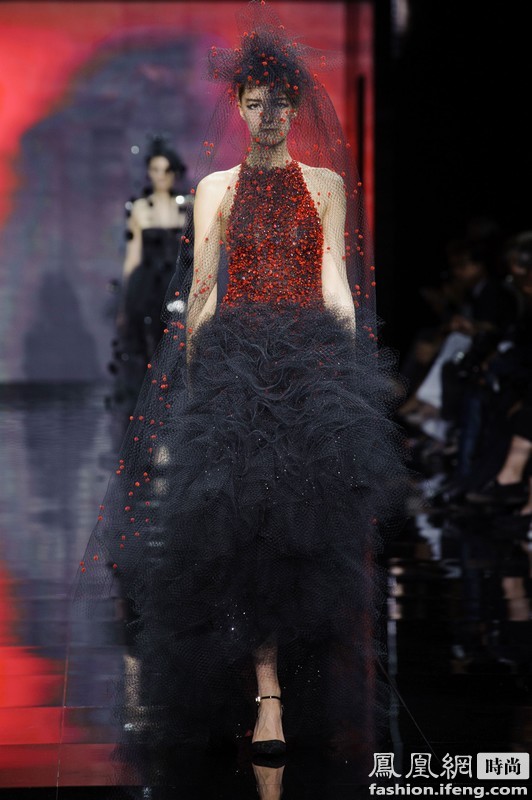 أجمل 25 فستان في أسبوع باريس لأزياء خريف وشتاء عام 2014 