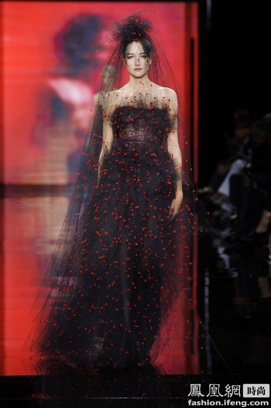 أجمل 25 فستان في أسبوع باريس لأزياء خريف وشتاء عام 2014 