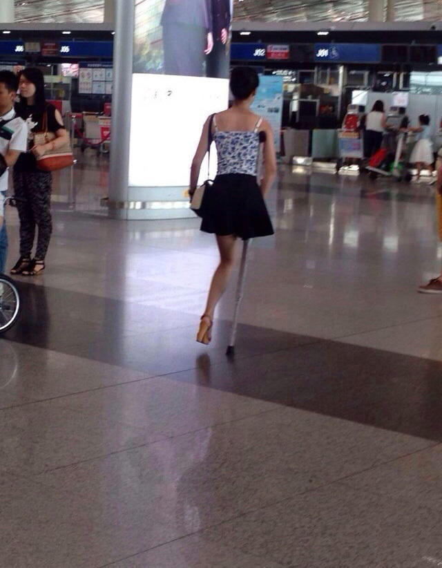 "فينوس الشرق"..فتاة صينية معاقة ترتدى حذاءا ذا كعب أعلى من 20 سم    