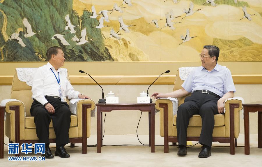 كبير المستشارين السياسيين الصينيين يجتمع مع سياسي تايواني