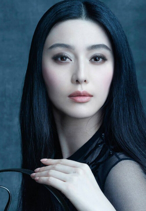 أكثر نجمات جمالا واثارة في تصويت مستخدمي الانترنت