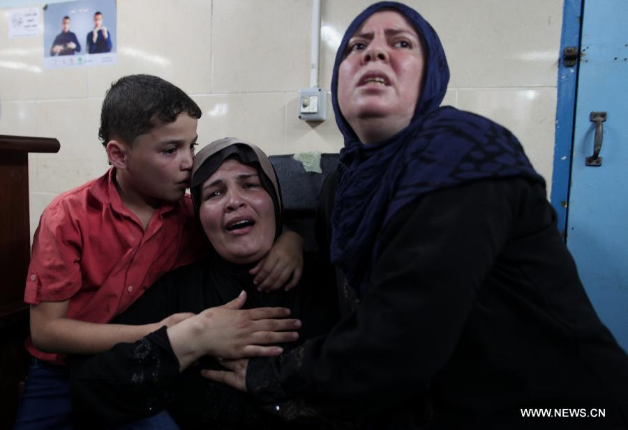 مقتل 8 فلسطينيين بينهم 3 أطفال في قصف إسرائيلي شمال وجنوب قطاع غزة