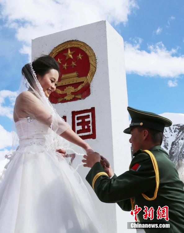 حفلة زفاف جماعية للجنود الصينيين في الحدود الصينية الباكستانية على ارتفاع 5 آلاف متر    