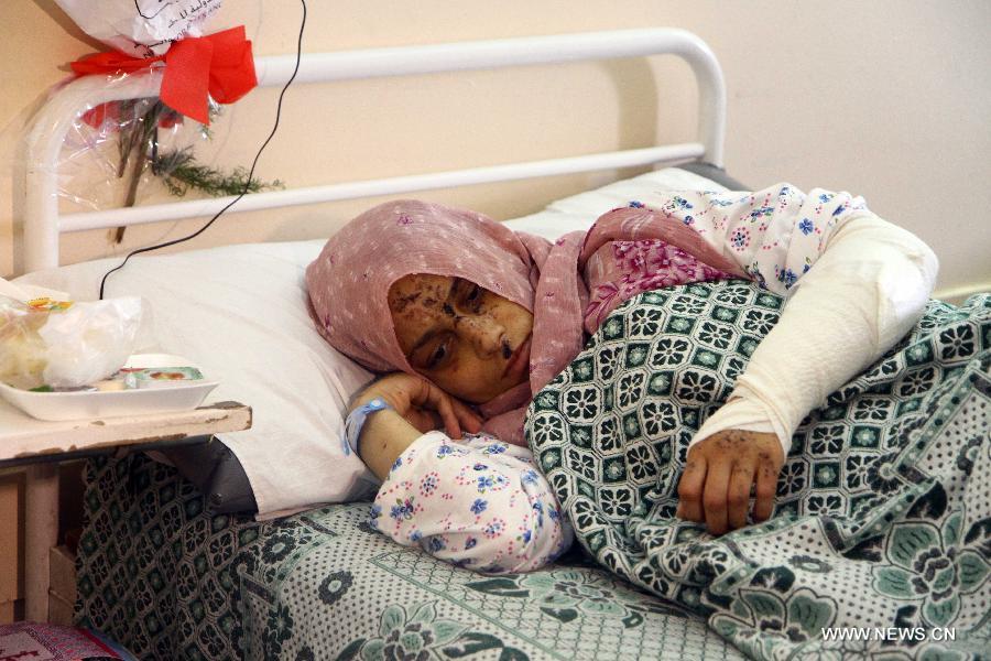 فتاة فلسطينية في مستشفى مصر