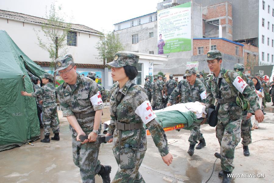 الصين تنشر قوات ومروحيات في المنطقة التي ضربها الزلزال في يوننان