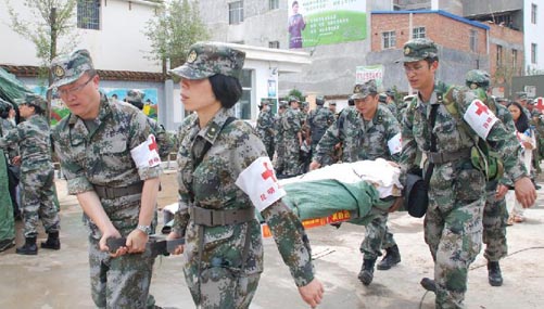 الصين تنشر قوات ومروحيات في المنطقة التي ضربها الزلزال في يوننان