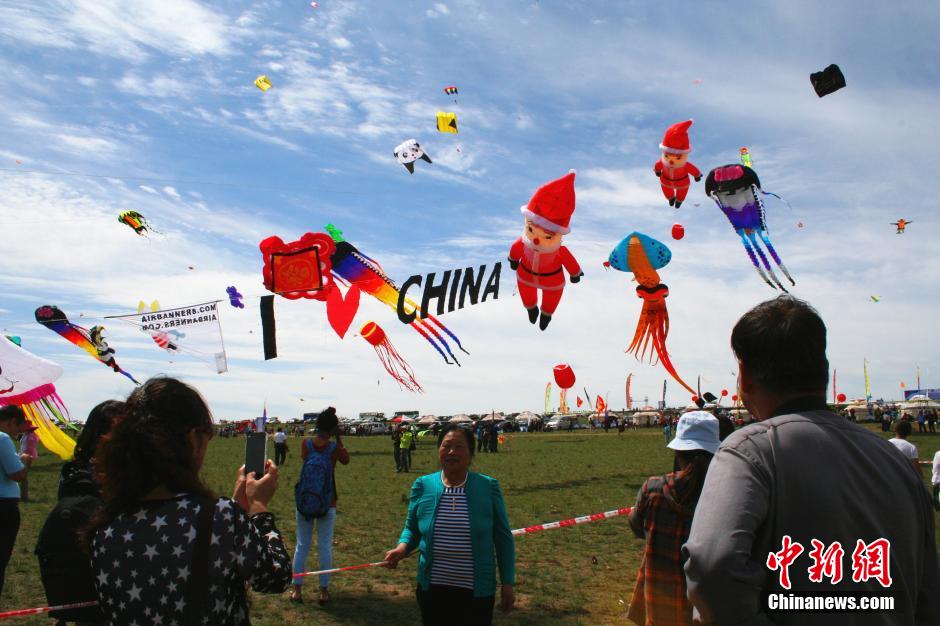 افتتاح مهرجان البراري للطائرات الورقية في الصين