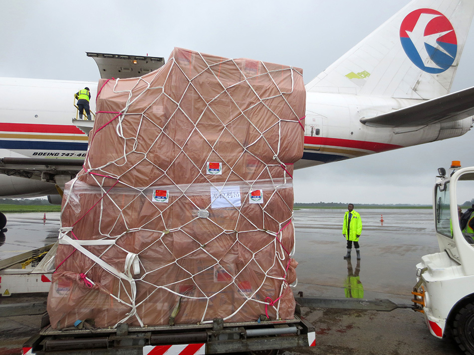 الصين ترسل مساعدات طارئة لدول غرب أفريقيا المصابة بالأيبولا