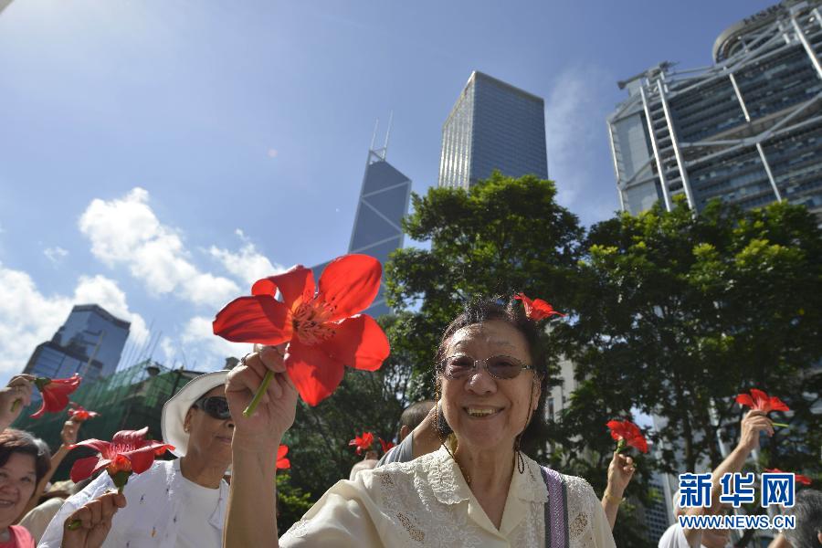 مشاركة أكثر من 190 ألف شخص من مختلف أوساط المجتمع في هونغ كونغ في مظاهرات الاستفتاء السلمي