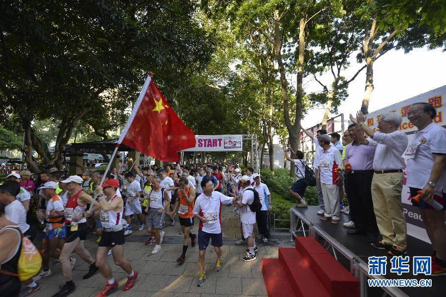 مشاركة أكثر من 190 ألف شخص من مختلف أوساط المجتمع في هونغ كونغ في مظاهرات الاستفتاء السلمي