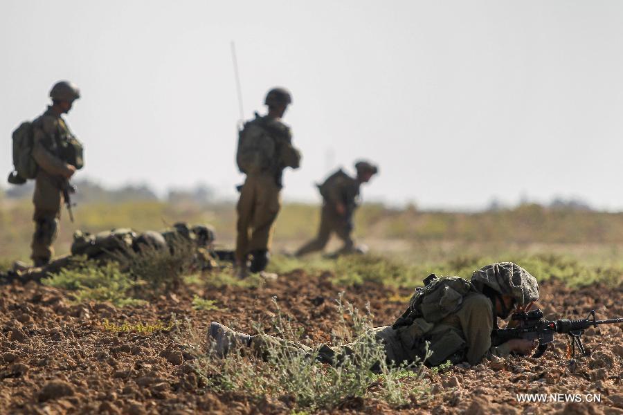 إسرائيل تشن غارات على غزة بعد سقوط صواريخ على أراضيها
