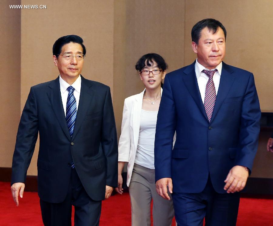 الصين وطاجيكستان تتعهدان بتعزيز التعاون في إنفاذ القانون والأمن