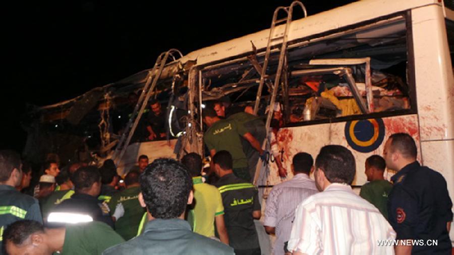 تقرير إخباري: 33 قتيلا و41 مصابا بينهم أجانب فى حادث مروري مروع بمصر