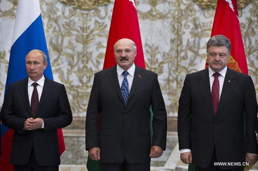 بوتين وبوروشينكو يعقدان أول اجتماع ثنائي فى مينسك
