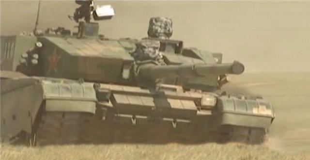 الدبابات الأكثر تقدما في الصين تظهر علنا لأول مرة