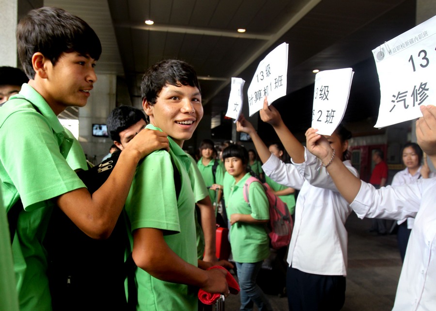 مدارس شانغهاي تستقبل 900 طالب من شينجيانغ