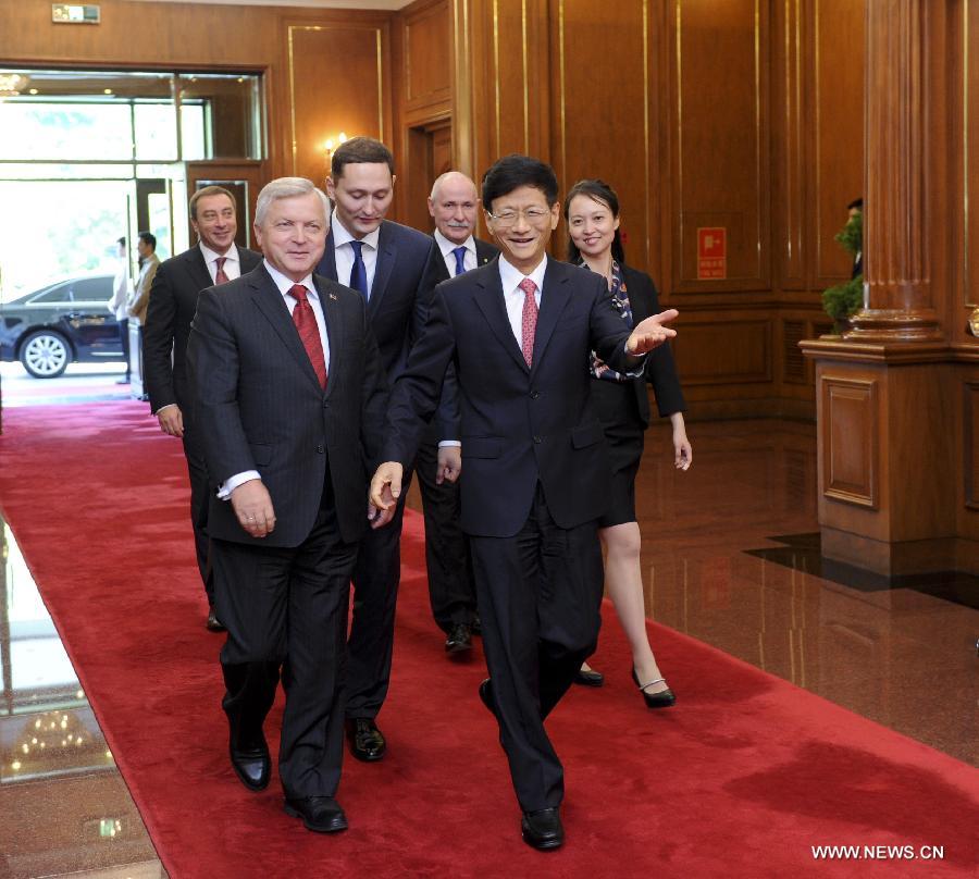 الصين وبيلاروسيا يناقشان التعاون الثنائى