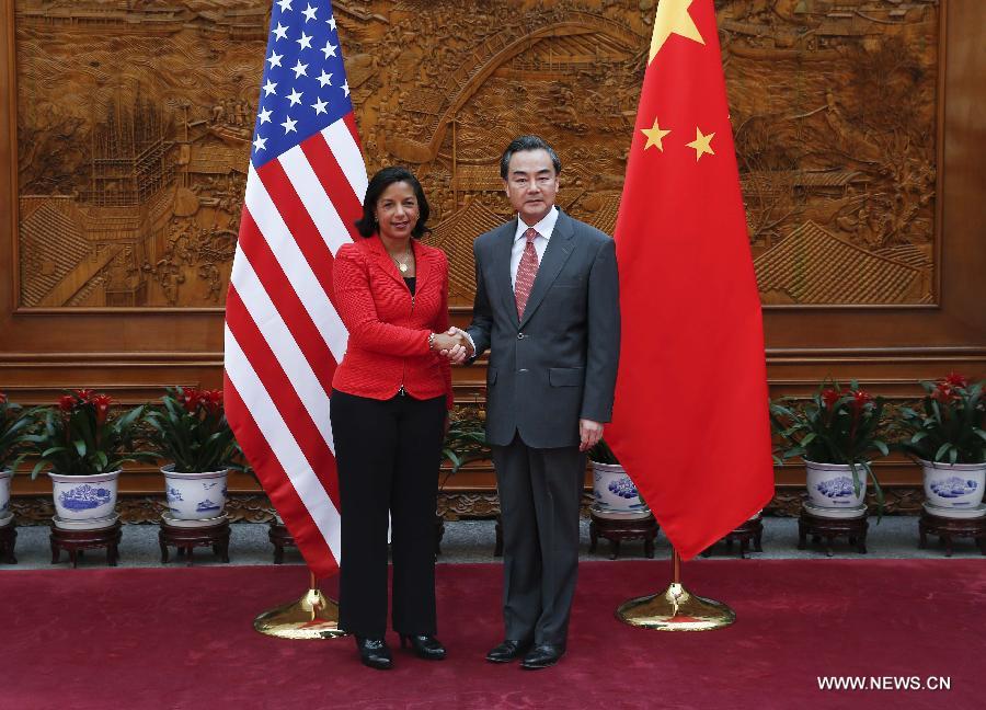وزير الخارجية الصيني يلتقي بمستشارة الأمن القومي الأمريكية