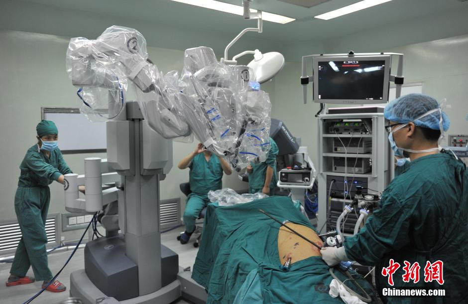 استخدام أول نظام جراحة روبوتية فى سيتشوان الصينية