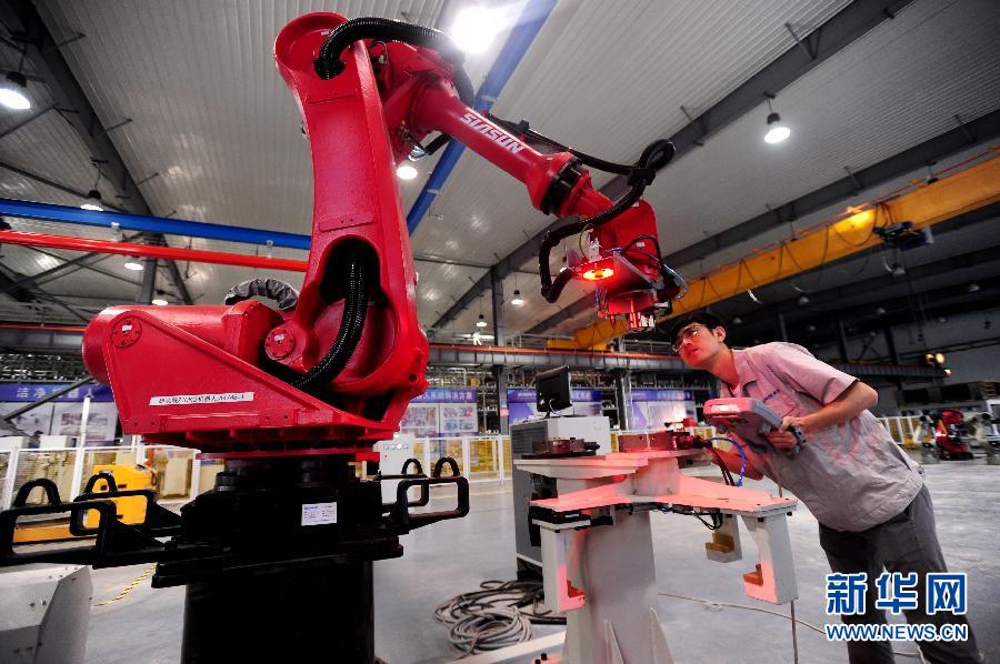 الصين ستطلق أول خط إنتاج لصناعة الروبوتات بالروبوتات