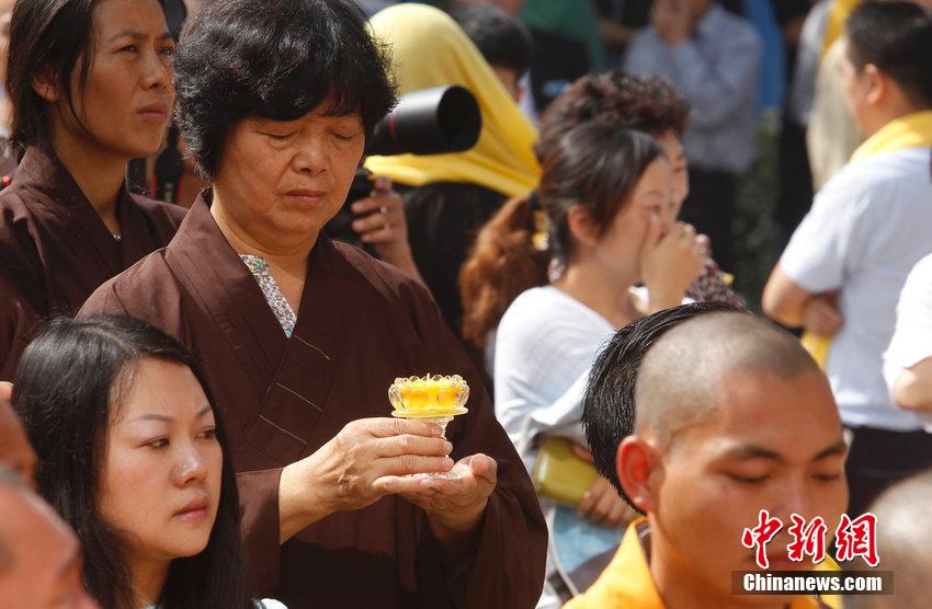 معبد شاولين الصيني يفتح " مزار المدن" لتخفيف ضغوط أهل المدينة 