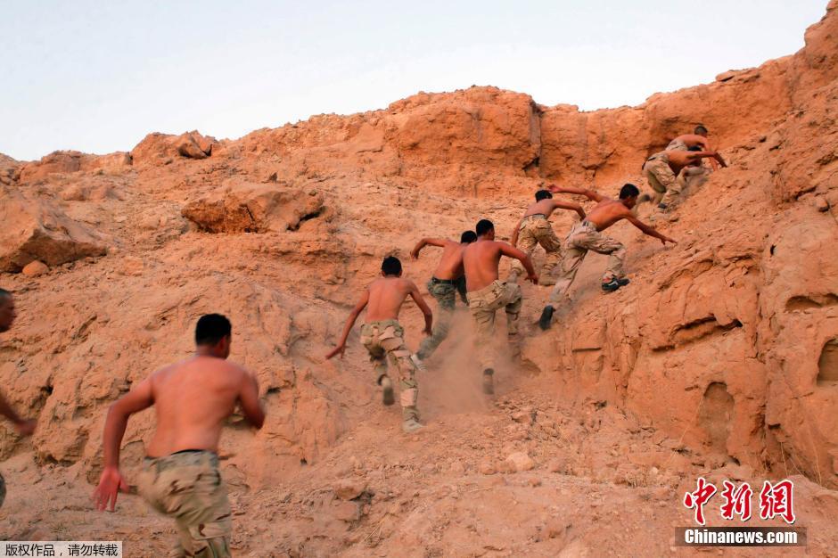 صور نادرة للميليشيات الشيعية في العراق أثناء التدريبات الصحراوية
