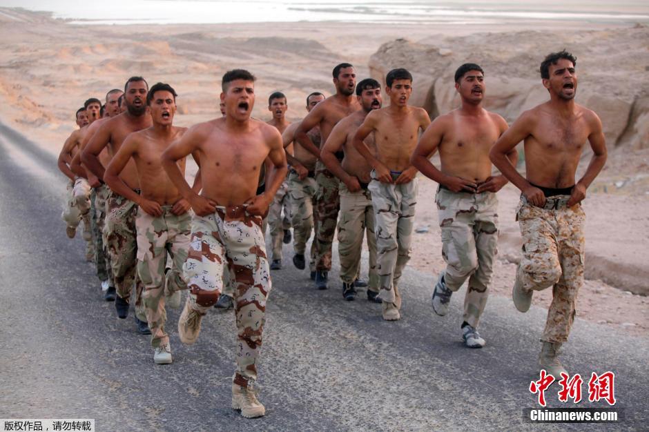 صور نادرة للميليشيات الشيعية في العراق أثناء التدريبات الصحراوية