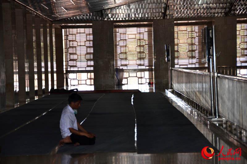 اكتشاف مسجد الاستقلال في جاكرتا