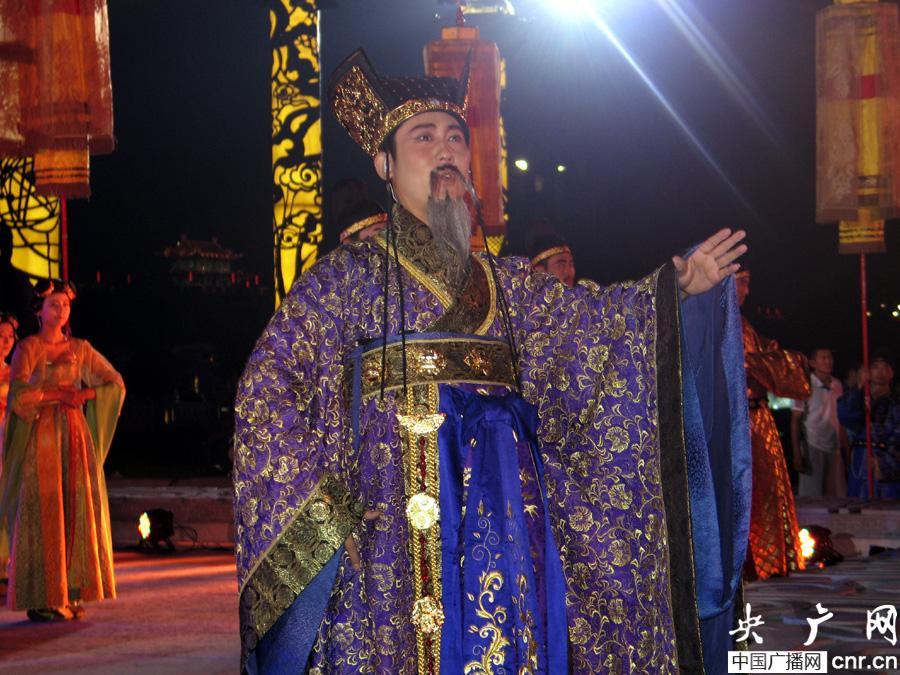 الضيوف الدوليين يشاركون مراسم استقبال تقليدي فى شيآن    