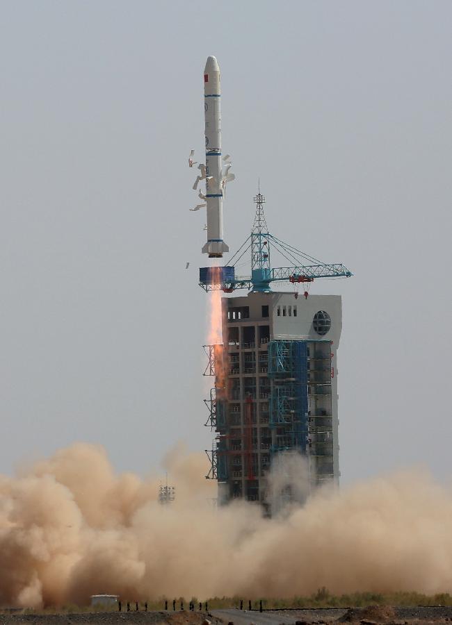 الصين تنجح في إطلاق قمر صناعي تجريبي