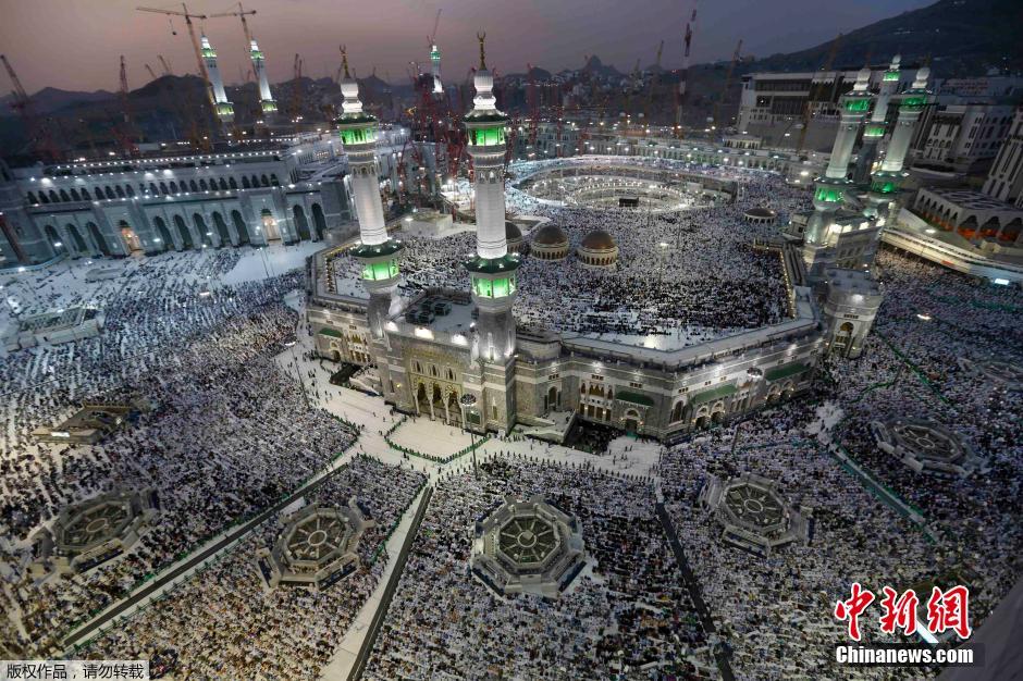 مشاهد عظيمة : ملايين الحجاج إلى مكة المكرمة 