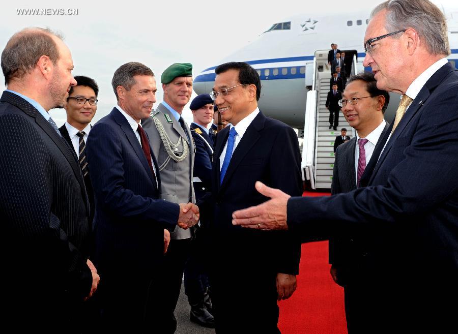رئيس مجلس الدولة الصيني يصل إلى برلين